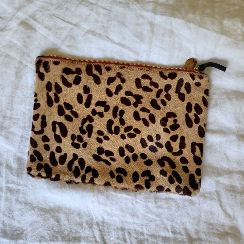 Clair V flat clutch in Leopard